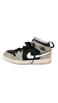Nike Sneakers 2.5Y Black, White, Gray