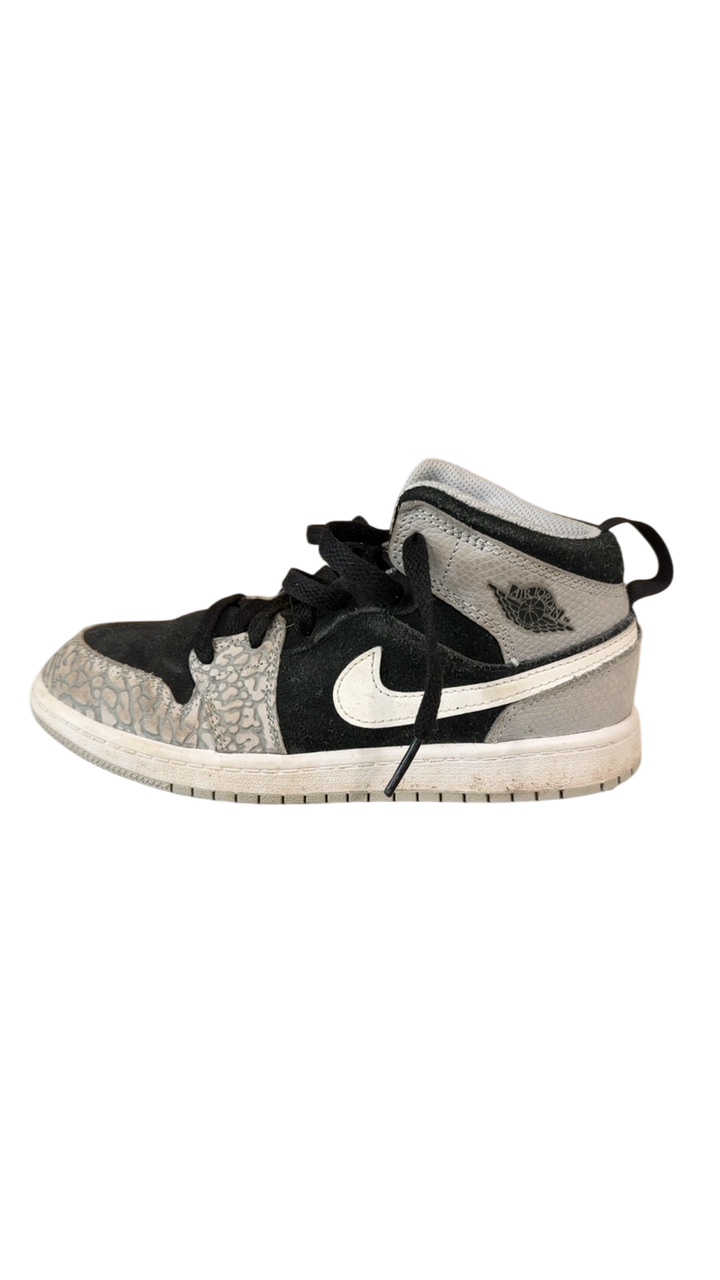 Nike Sneakers 2.5Y Black, White, Gray