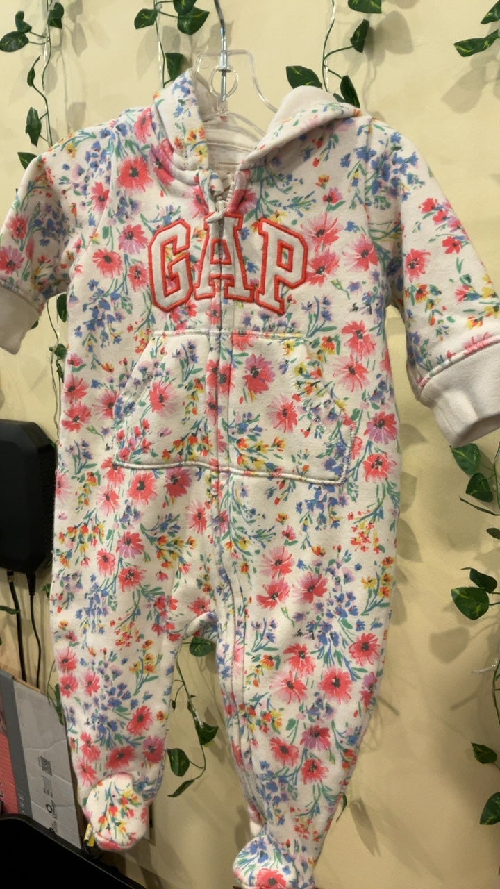 GAP Jumpsuit - Size 0-3 months