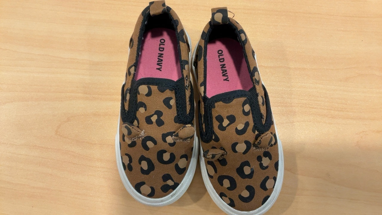 Old Navy Sneakers | Size 7