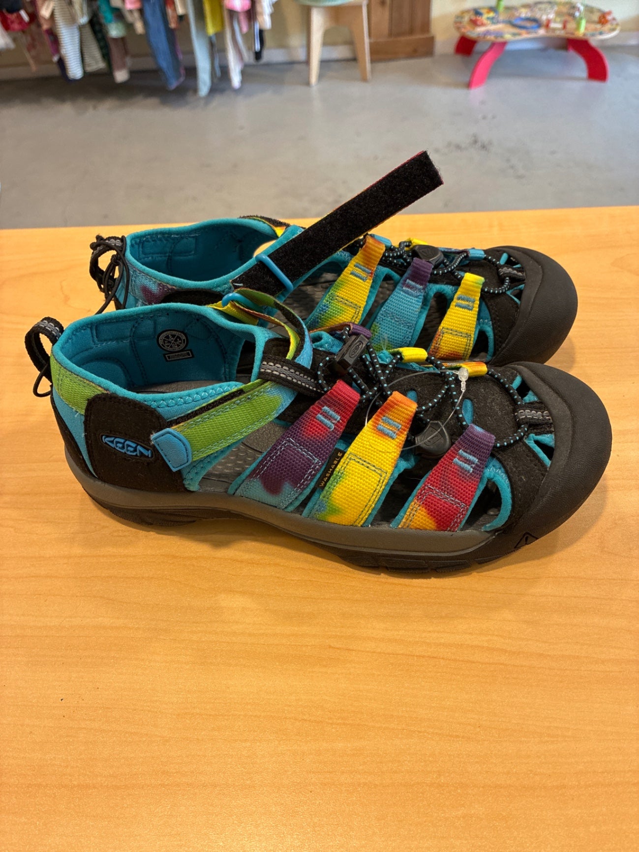 KEEN Sandals | Size Big Kids 5