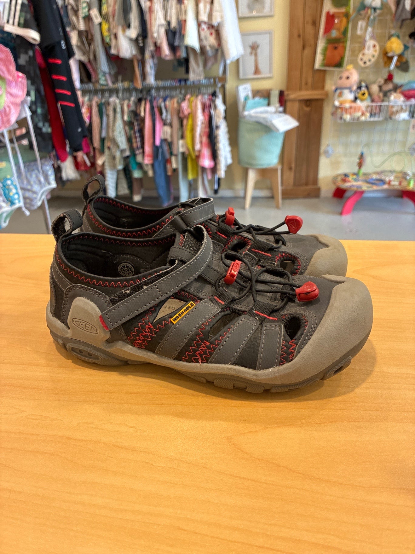 KEEN Sandals | Size Big Kids 4