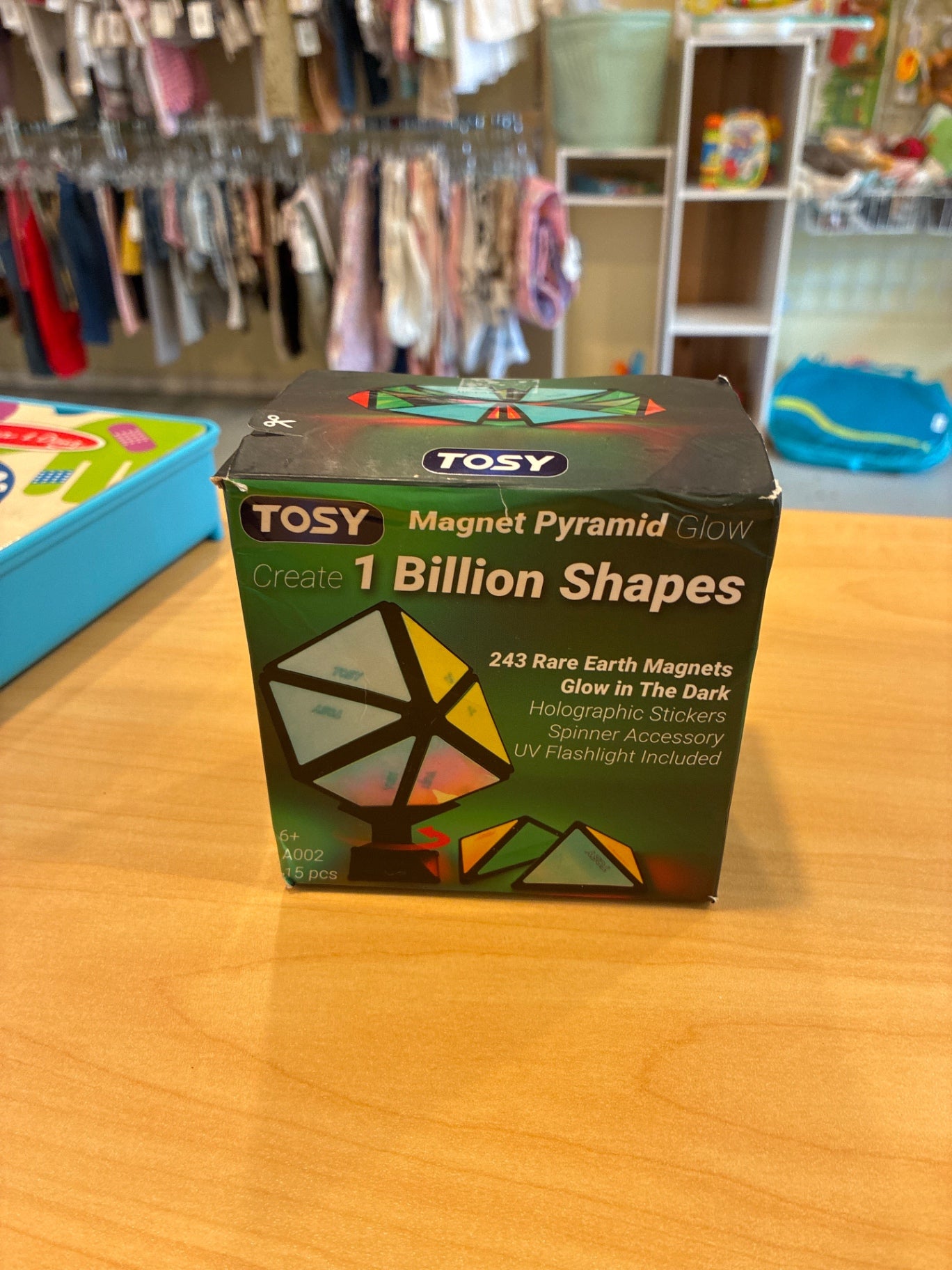 Tosy | Magnet Pyramid Glow