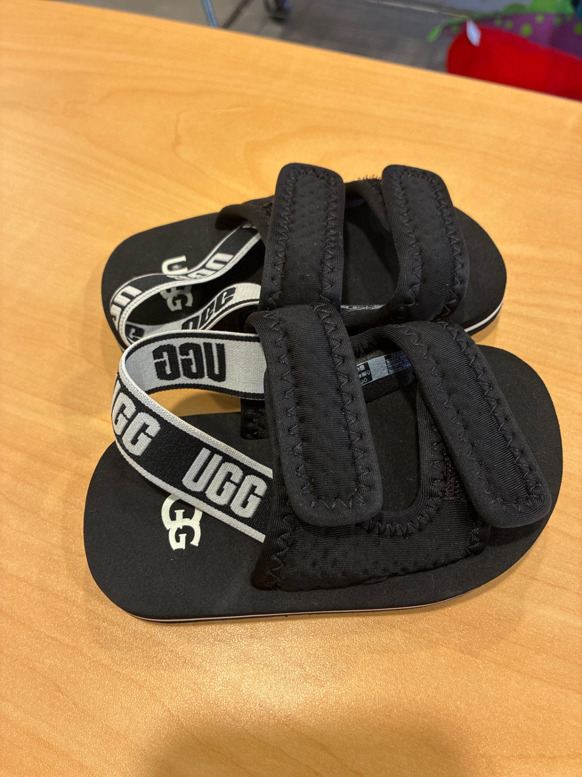 UGG Sandals | Size Little Kids 6