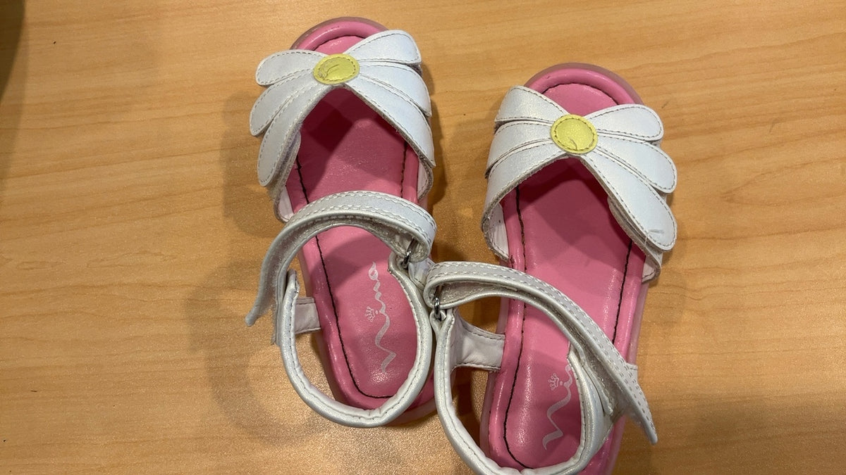Nina Sandals | Little Kids 10